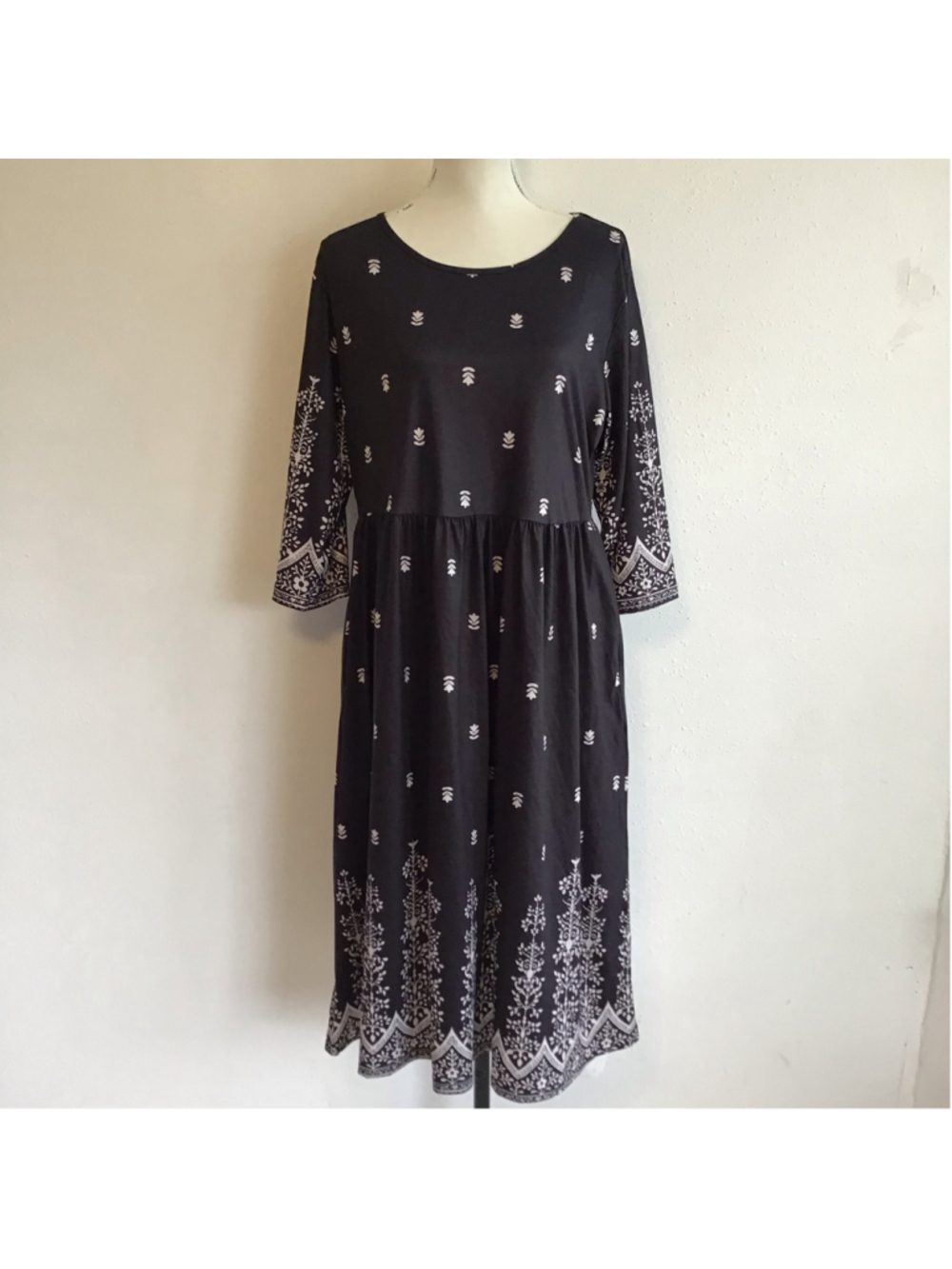 NWT- In’Voland Women's Elegant Midi Dress Black White Floral Print Size 1X